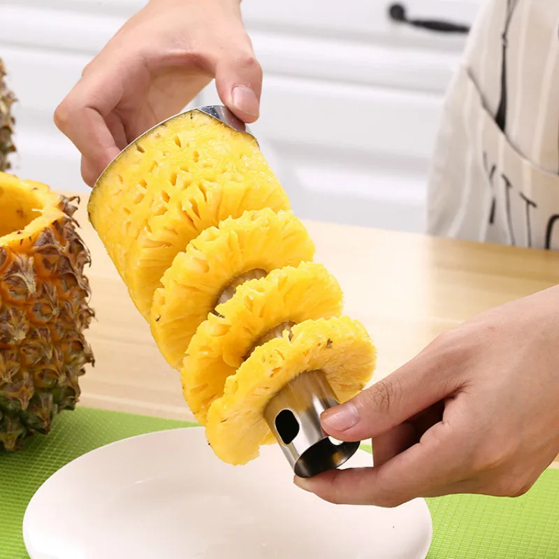 頑丈なパイナップルカッター＆コアラー、ステンレス製パイナップ - Pineapple Corer Slicer のレビューと価格